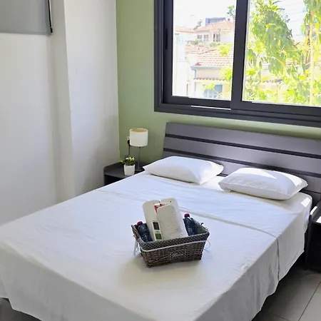 Pool View Paradise - Stylish 1br Retreat * Larnaca