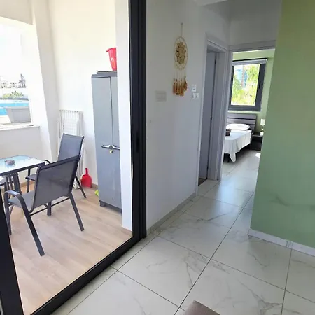 Pool View Paradise - Stylish 1br Retreat *