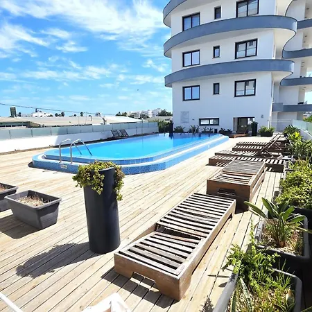 Pool View Paradise - Stylish 1br Retreat Apartment